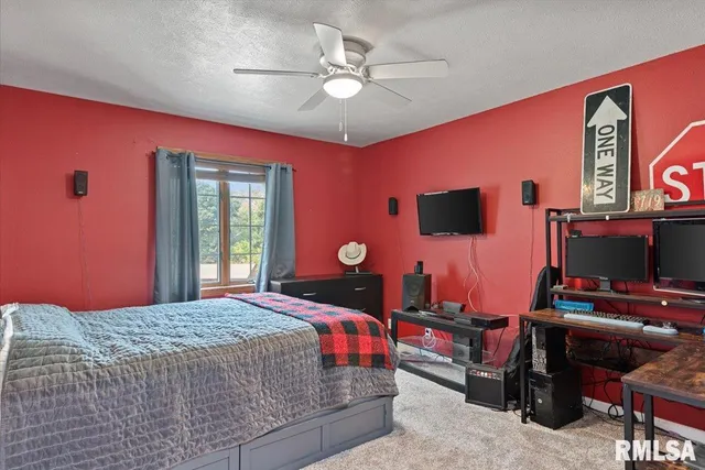 $305,500 | 18 Lake Shore Drive, Pana, IL 62557