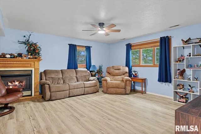 $305,500 | 18 Lake Shore Drive, Pana, IL 62557