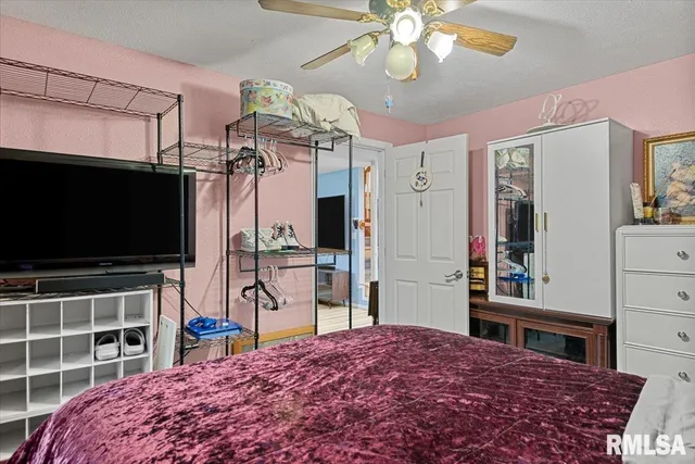 $305,500 | 18 Lake Shore Drive, Pana, IL 62557