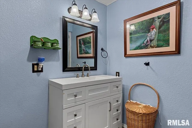 $305,500 | 18 Lake Shore Drive, Pana, IL 62557