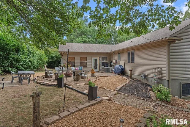 $305,500 | 18 Lake Shore Drive, Pana, IL 62557