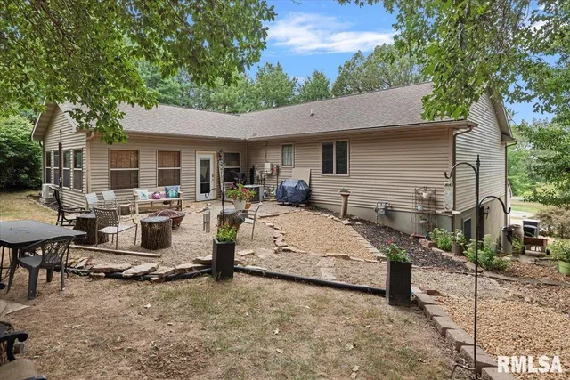 $305,500 | 18 Lake Shore Drive, Pana, IL 62557