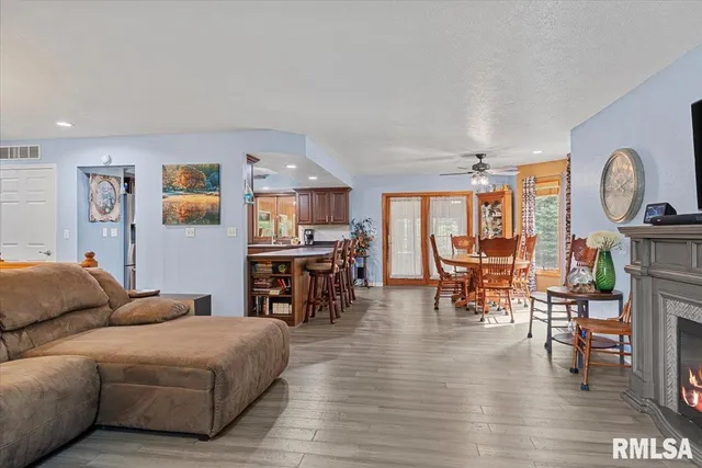 $305,500 | 18 Lake Shore Drive, Pana, IL 62557