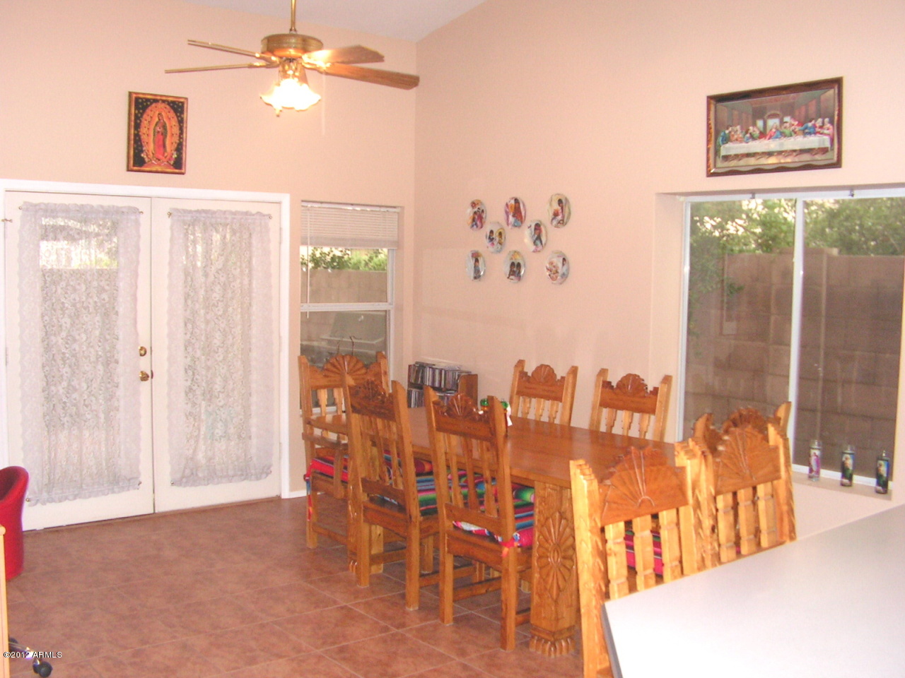 405 West El Freda Road Tempe, AZ 85284 - Photo 4 of 15 Family room