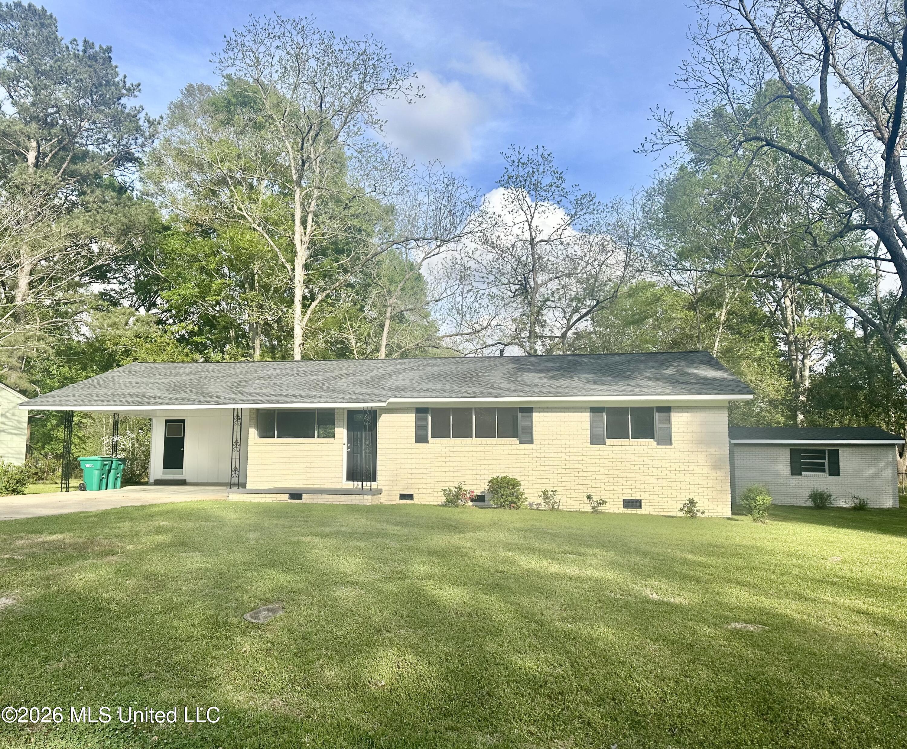 1009 S Jackson front