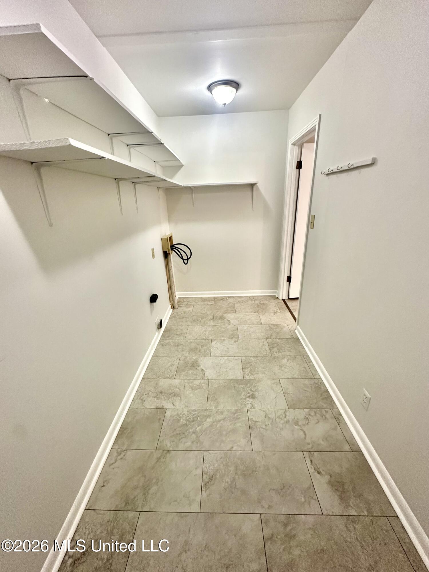 1009 South Jackson Street Brookhaven, MS 39601 - Photo 11 of 15 Laundry