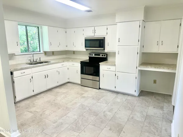 $219,000 | 1009 South Jackson Street, Brookhaven, MS 39601