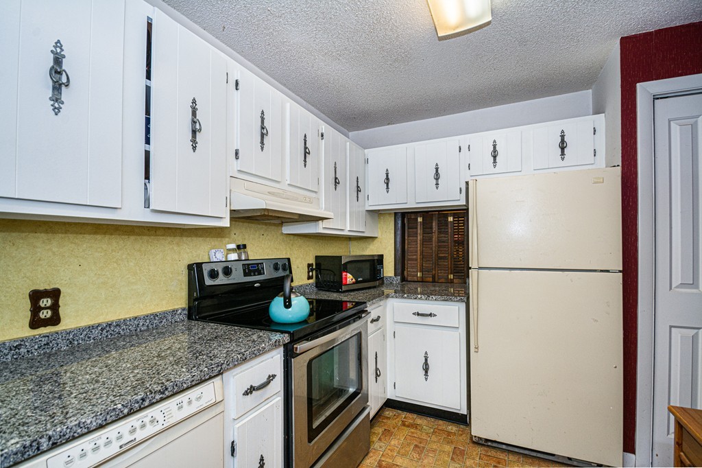 15 Liberty Road, Unit 15 Bridgewater, MA 02324 - Photo 2 of 14 Gallery Image 2