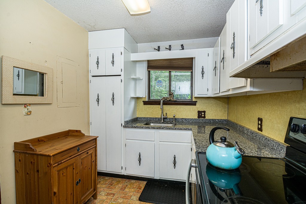 15 Liberty Road, Unit 15 Bridgewater, MA 02324 - Photo 3 of 14 Gallery Image 3