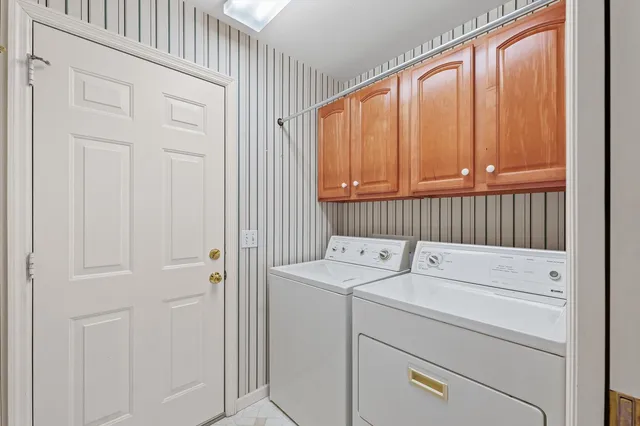 $420,000 | 1722 Lakeside Drive, Champaign, IL 61821