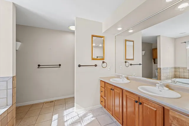 $420,000 | 1722 Lakeside Drive, Champaign, IL 61821