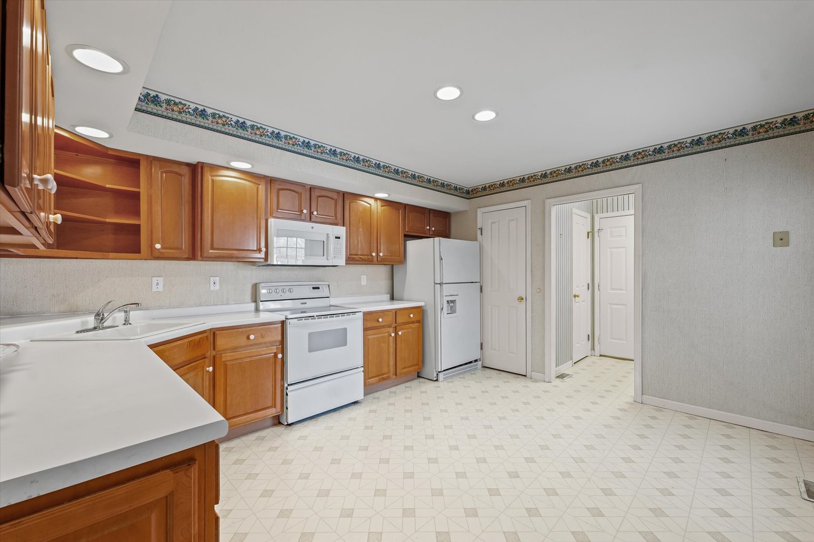 1722 Lakeside Drive Champaign, IL 61821 - Photo 9 of 31