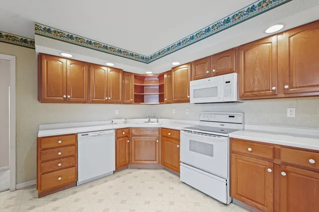 $420,000 | 1722 Lakeside Drive, Champaign, IL 61821