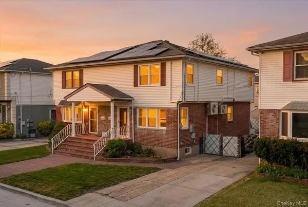 $649,000 | 257-33 149th Road | Rosedale