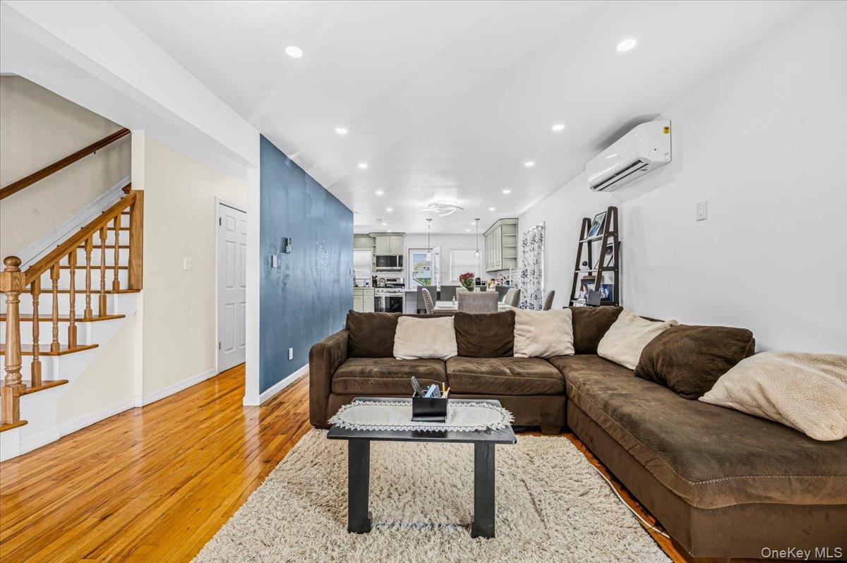 257-33 149th Road Queens, NY 11422 - Photo 3 of 28