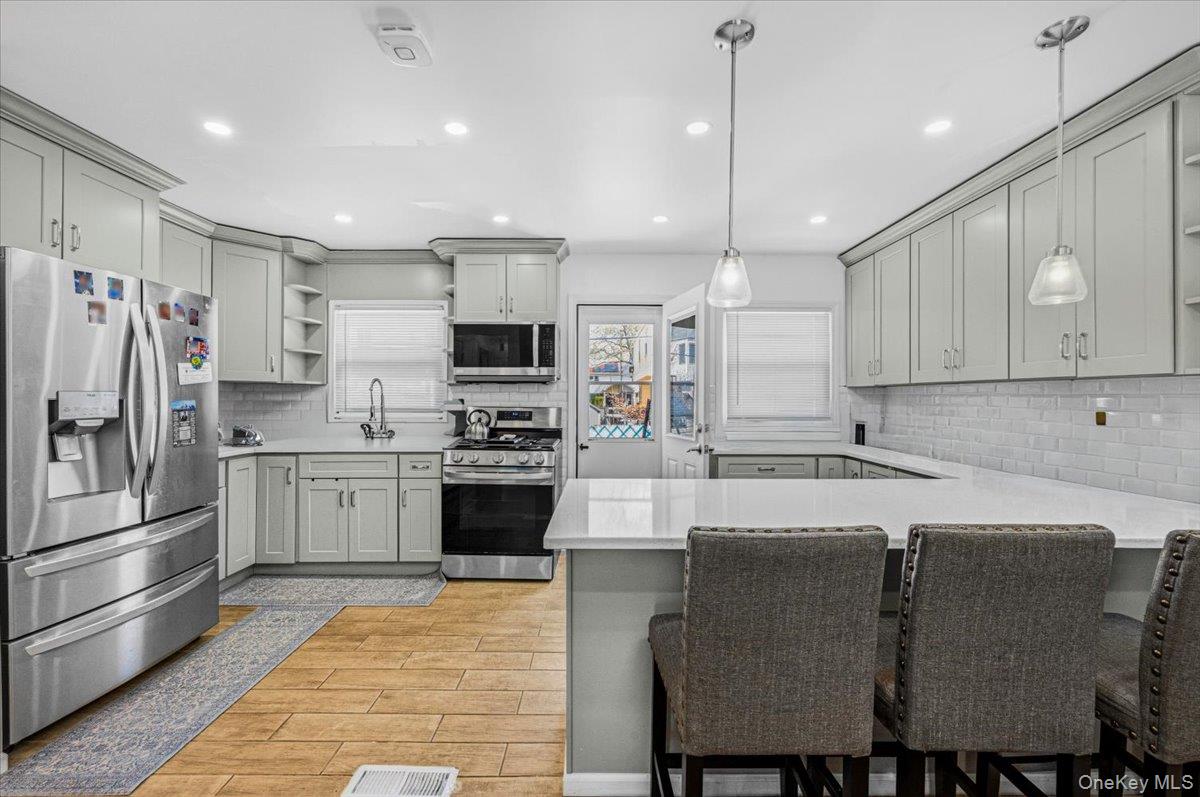 257-33 149th Road Queens, NY 11422 - Photo 6 of 28