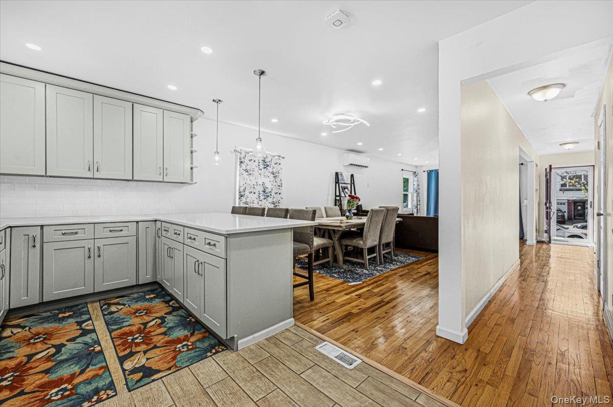 257-33 149th Road Queens, NY 11422 - Photo 8 of 28