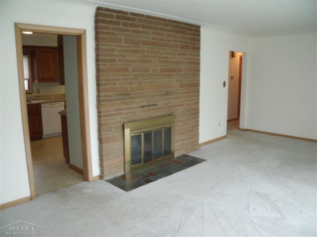 176 Riverside Drive Mount Clemens, MI 48043 - Photo 6 of 15 31317768-5.JPG