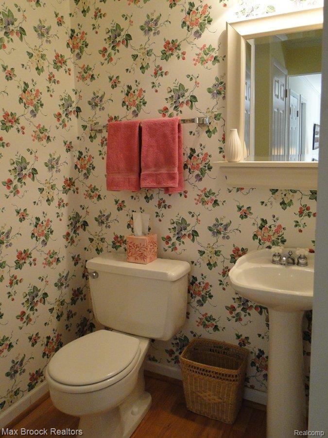 20015 Old Coach Road Franklin, MI 48025 - Photo 15 of 18 Powder Room