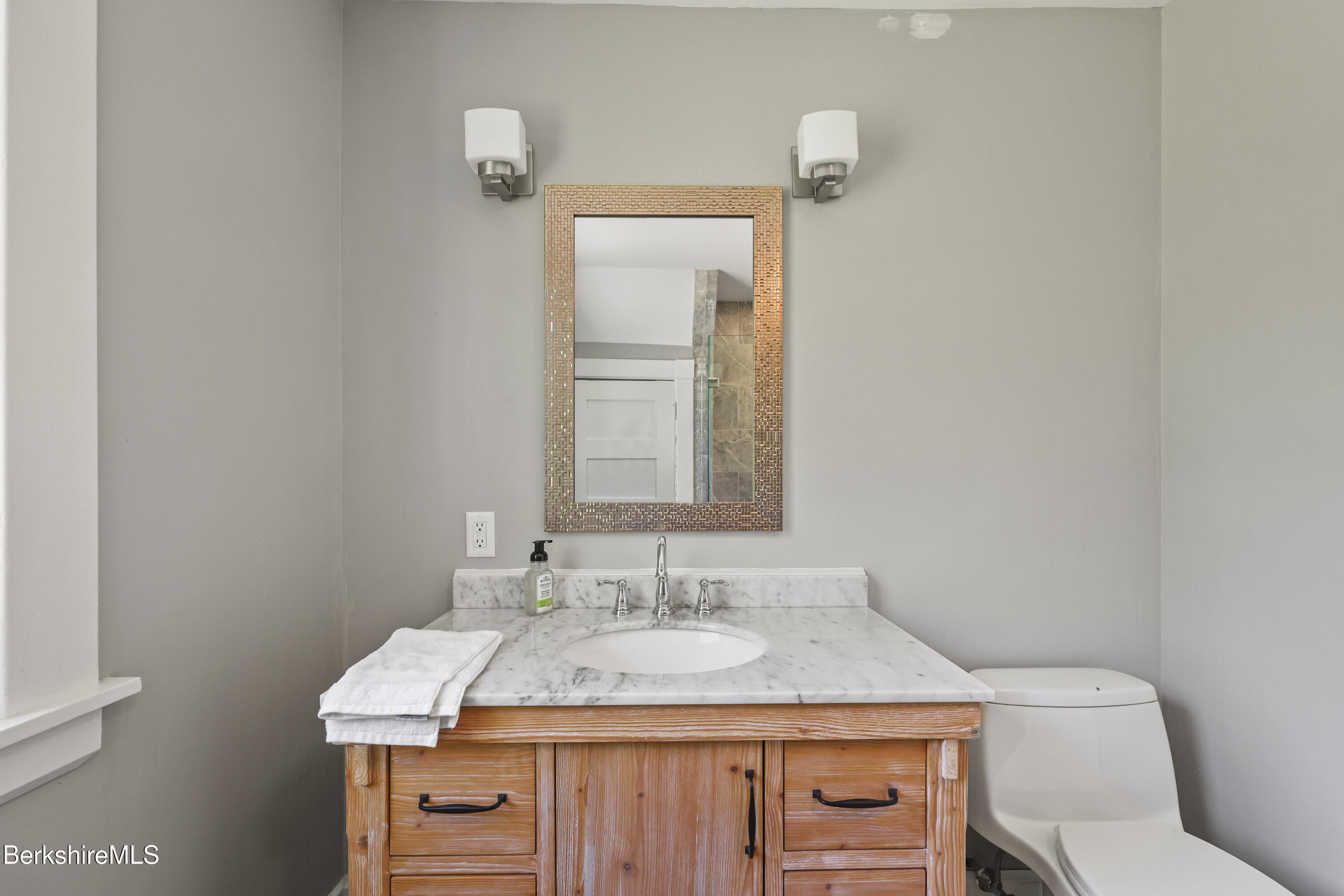 214 Gale Road Williamstown, MA 01267 - Photo 67 of 96 North bedroom ensuite