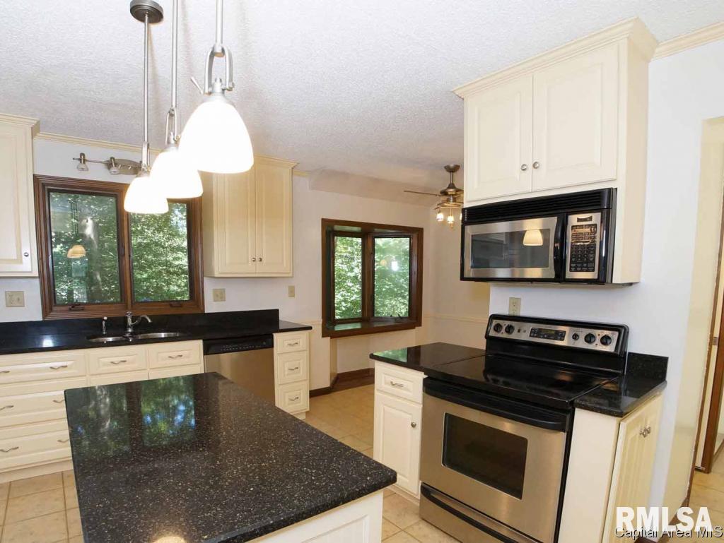 3501 Bluff Road Springfield, IL 62711 - Photo 8 of 36