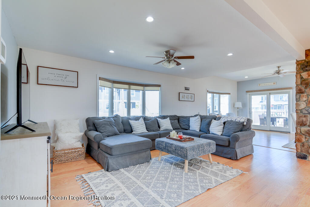 7 Queen Ann Road Brick, NJ 08723 - Photo 14 of 52 Beautiful living area