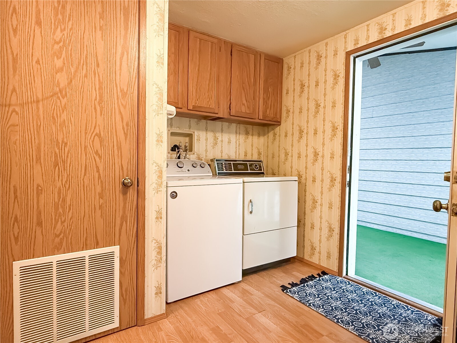 23618 North Lake Circle Bothell, WA 98021 - Photo 27 of 38