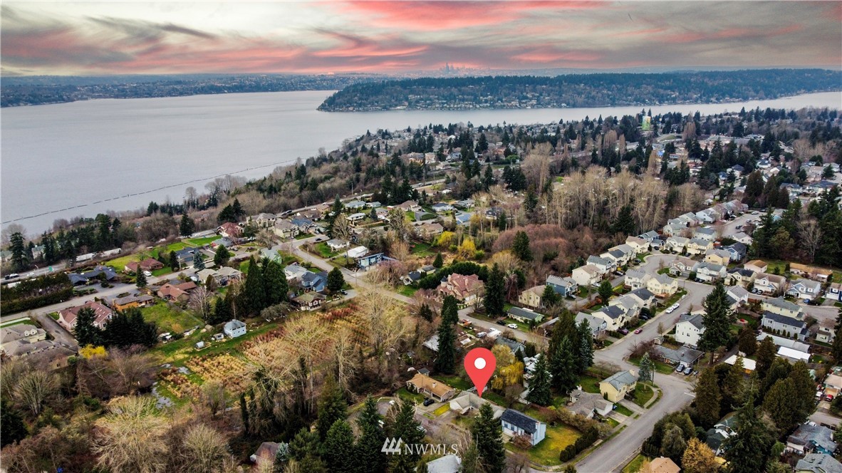 1908 Northeast 19th Place Renton, WA 98056 - Photo 21 of 23 a view of a city