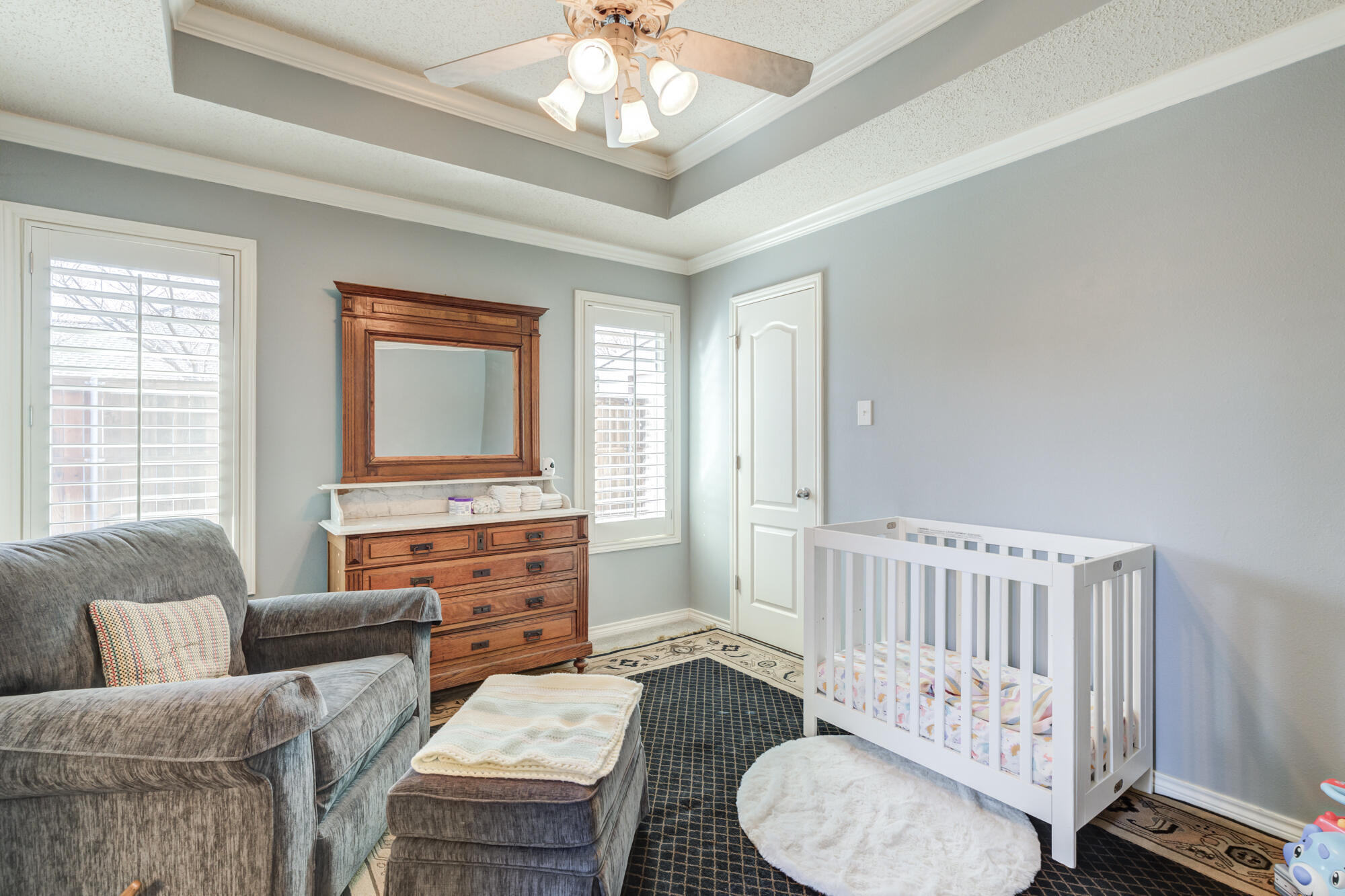 6302 County Road 7435 Lubbock, TX 79424 - Photo 31 of 59 a living room with furniture and a window