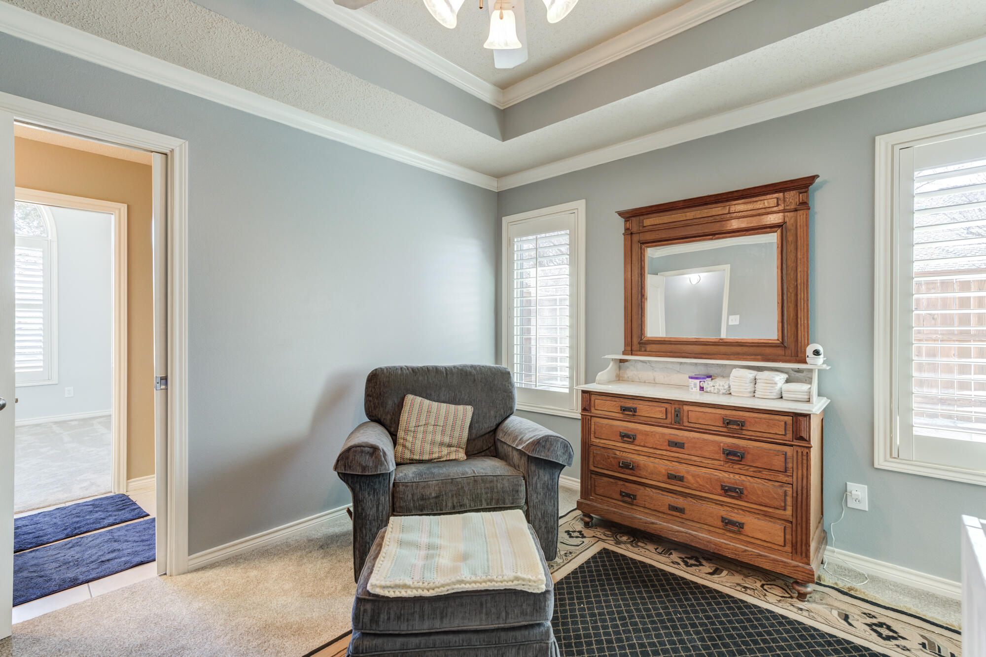 6302 County Road 7435 Lubbock, TX 79424 - Photo 32 of 59 a room with furniture and windows