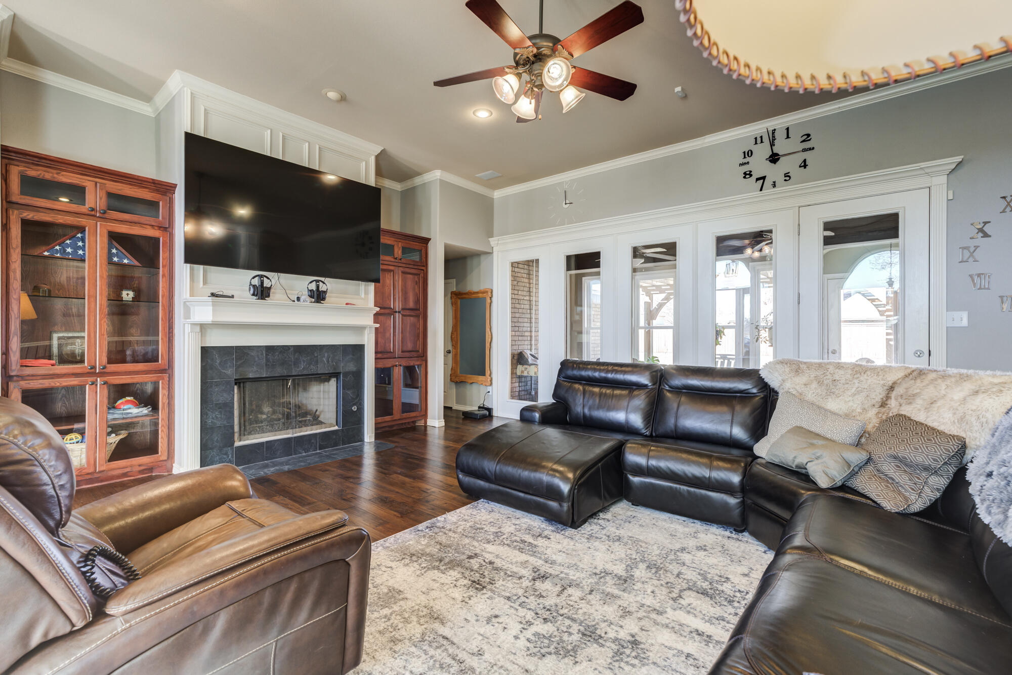 6302 County Road 7435 Lubbock, TX 79424 - Photo 7 of 59 a living room with furniture and a flat screen tv