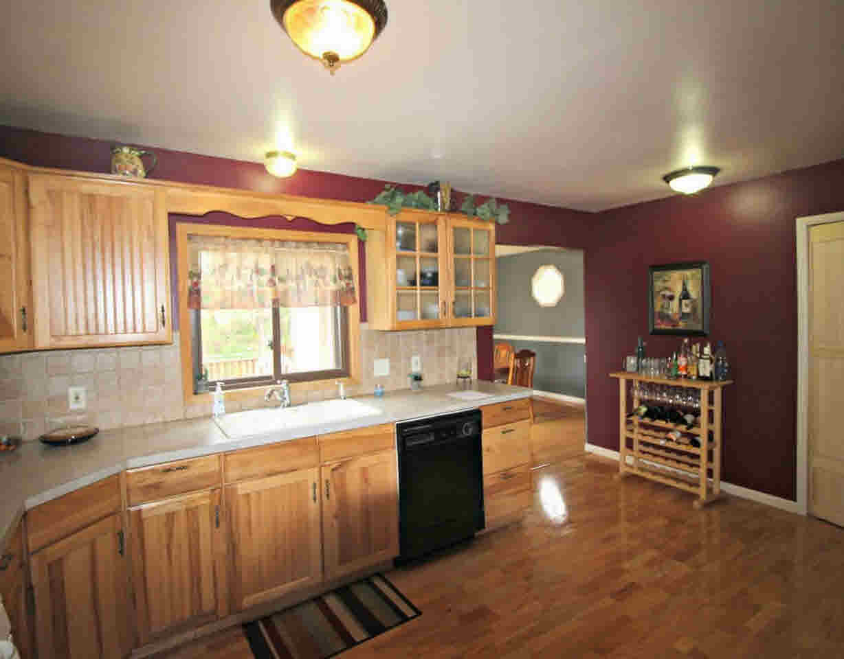 415 Deland Road Flushing, MI 48433 - Photo 5 of 18 21284542-4.JPG