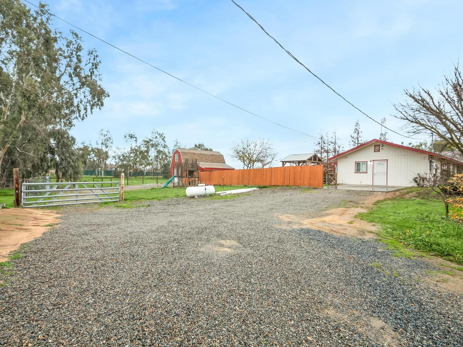 19729 Oakhill Road Madera, CA 93638 - Photo 2 of 59 Gallery Image 2