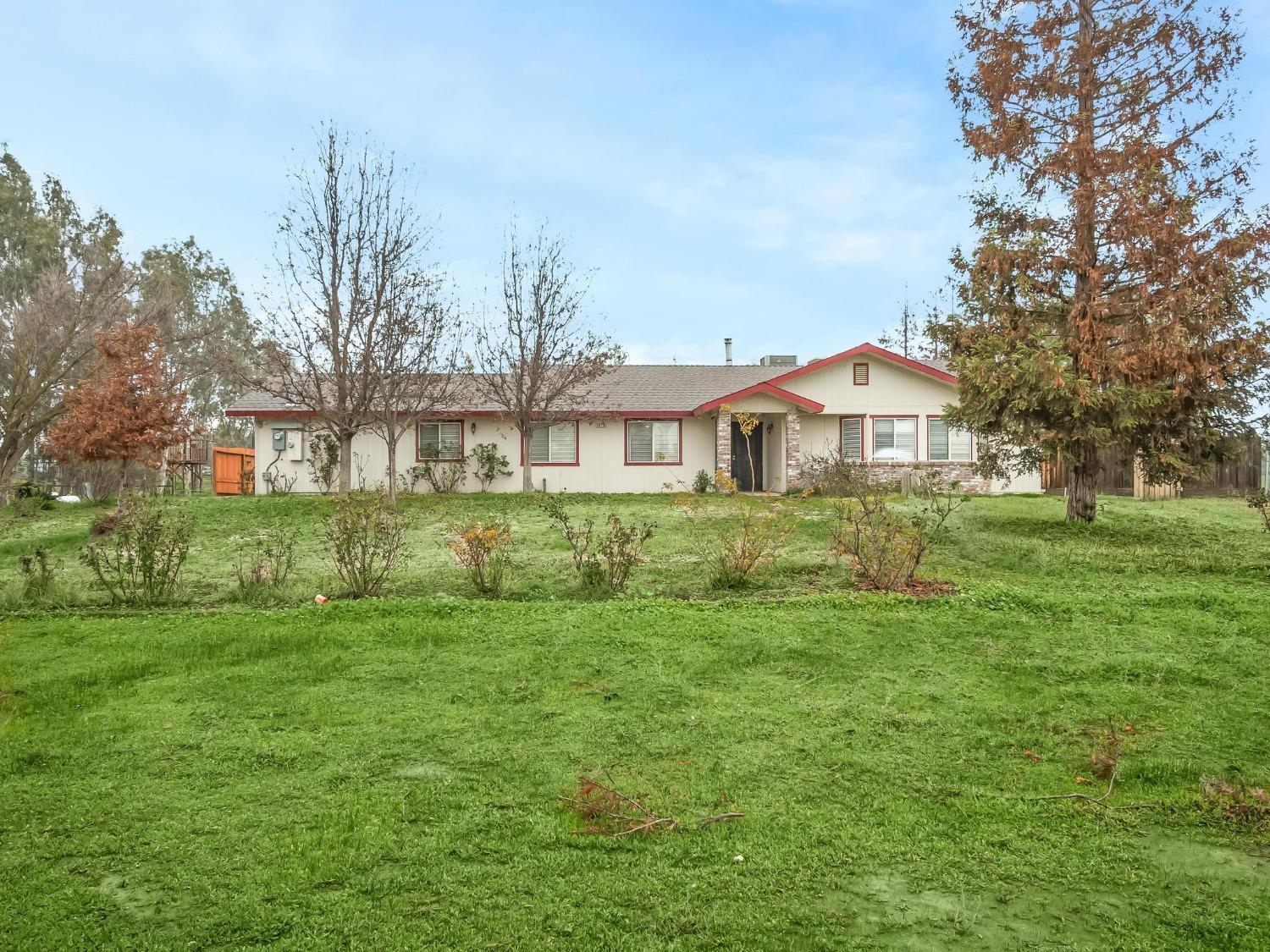 19729 Oakhill Road Madera, CA 93638 - Photo 4 of 59 Gallery Image 4