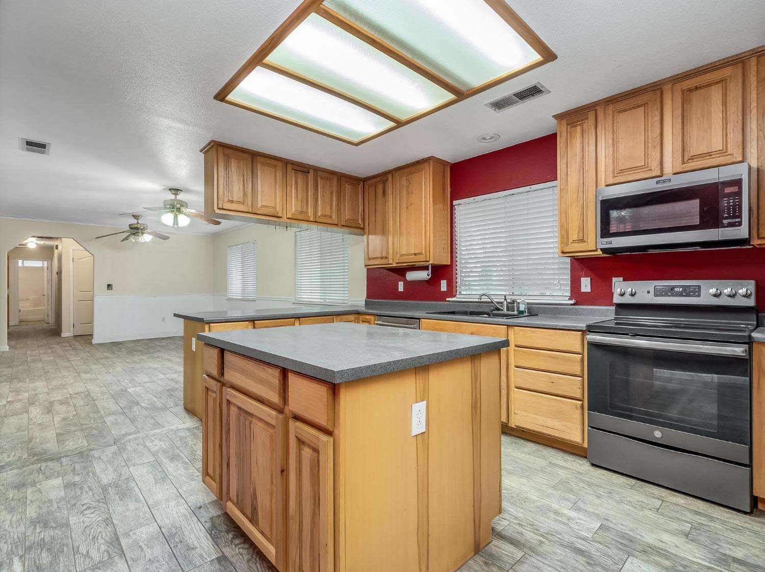 19729 Oakhill Road Madera, CA 93638 - Photo 7 of 59 Gallery Image 7