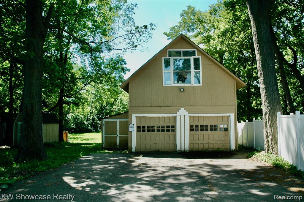 6673 Windiate Road Waterford, MI 48329 - Photo 28 of 41