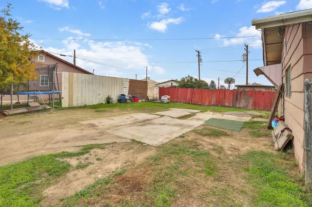 a view of a backyard of the house