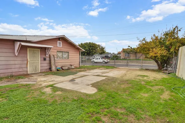 $399,999 | 212 El Paso Avenue, Modesto, CA 95351