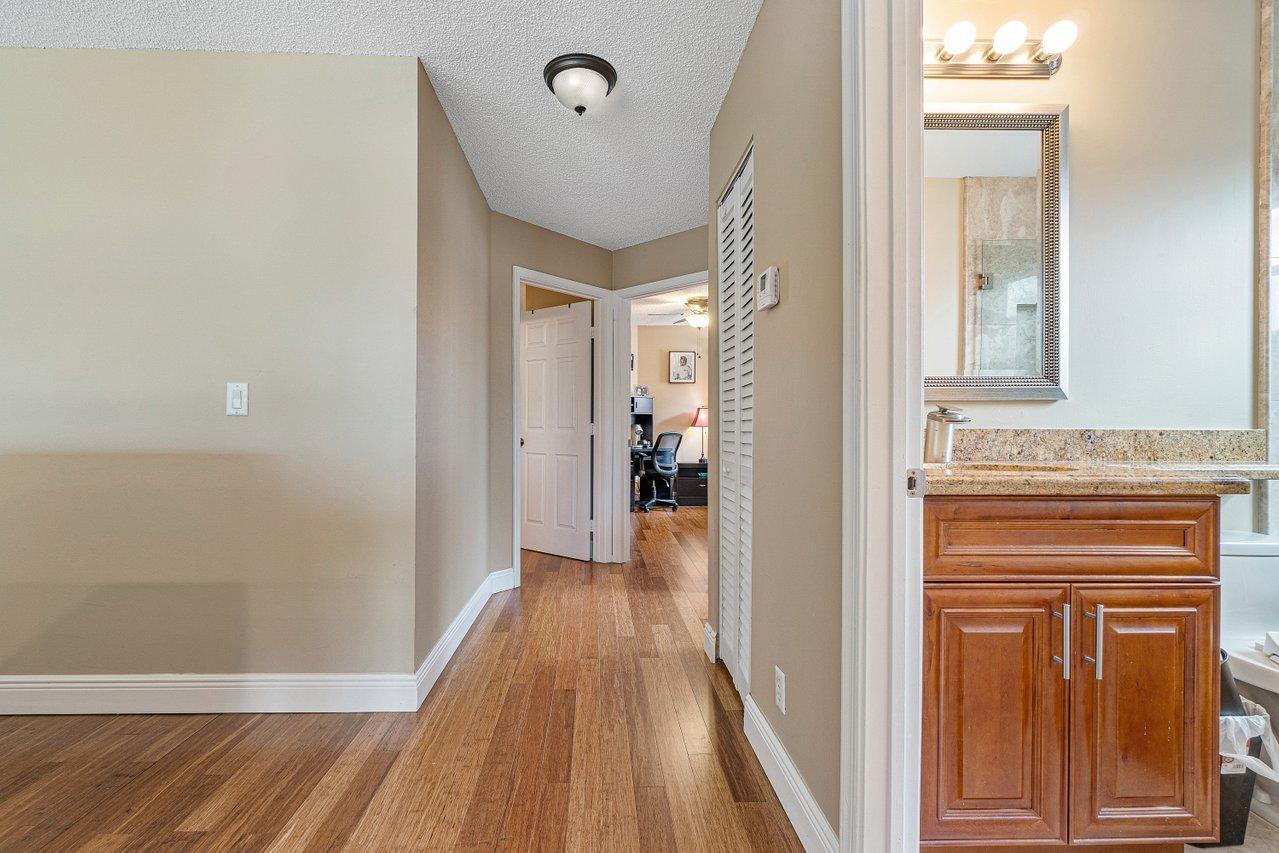 20931 Vía Azalea, Unit 4 Boca Raton, FL 33428 - Photo 22 of 45 Second Floor Hall