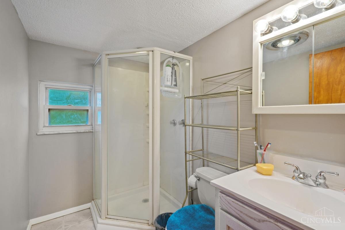 5594 Lawrence Road Cincinnati, OH 45248 - Photo 12 of 12