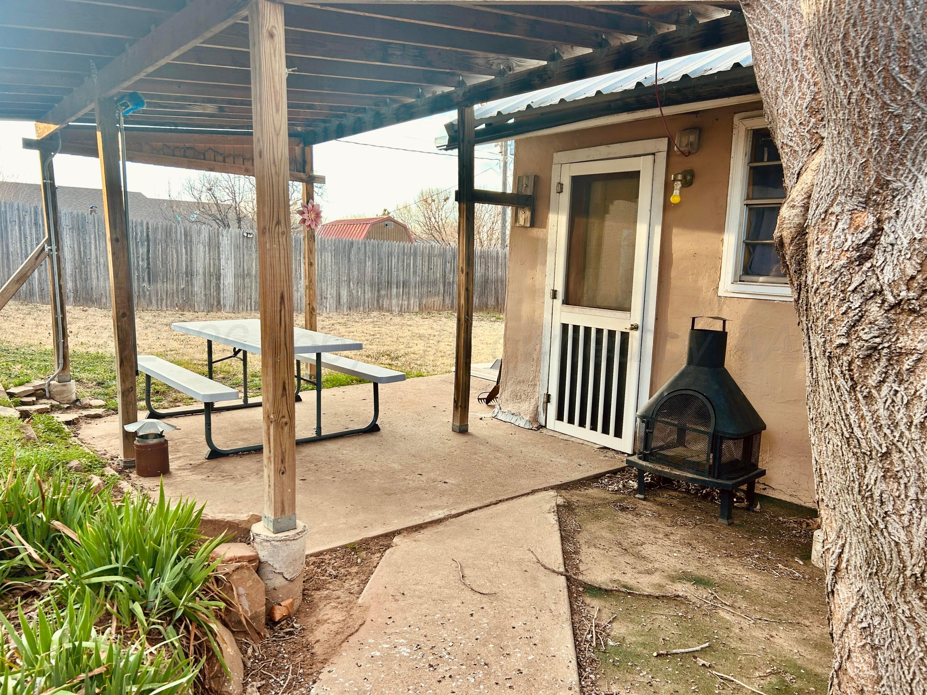 1426 South Main Street Canadian, TX 79014 - Photo 23 of 26 a view of a living room and balcony