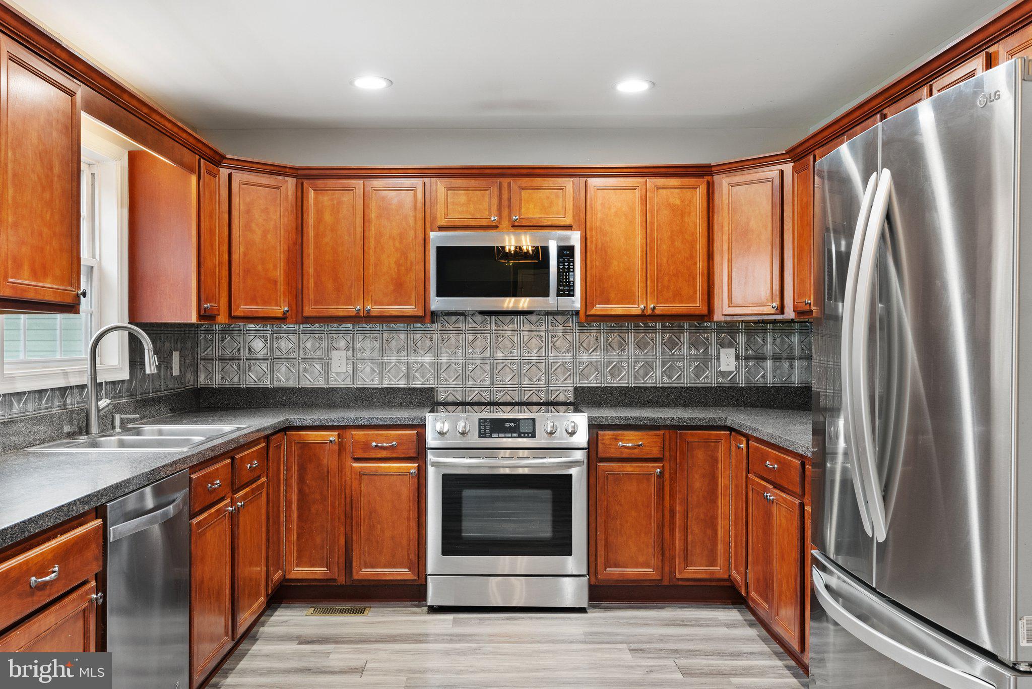 431 East Beltline Avenue Ranson, WV 25438 - Photo 3 of 45 Kitchen