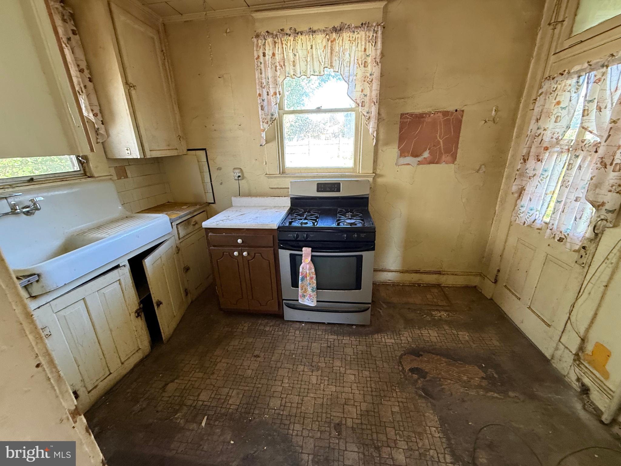 5001 Ross Road Baltimore, MD 21214 - Photo 4 of 10