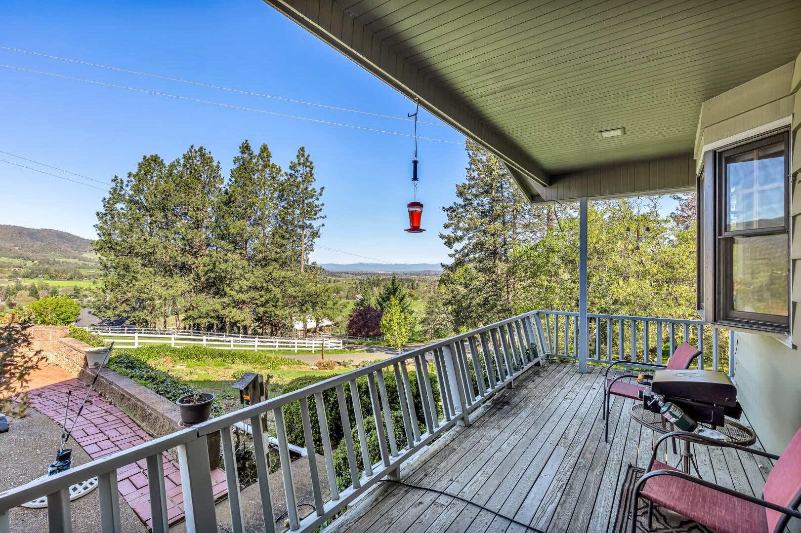 7681 Rapp Lane Talent, OR 97540 - Photo 30 of 35 9R9A7238