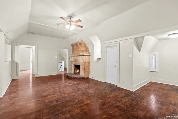 $1,195 | 1618 West Kings Highway, Unit 16201, San Antonio, TX 78201