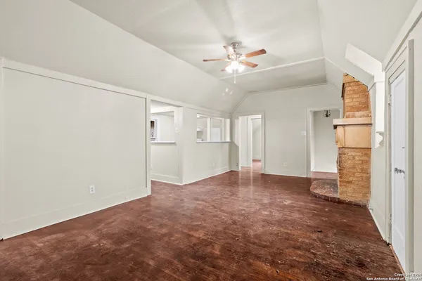 $1,195 | 1618 West Kings Highway, Unit 16201, San Antonio, TX 78201