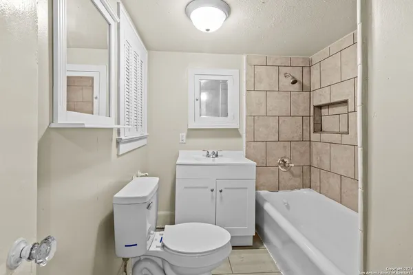 $1,195 | 1618 West Kings Highway, Unit 16201, San Antonio, TX 78201