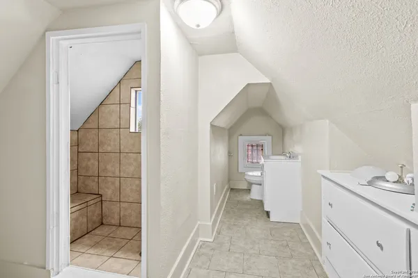 $1,195 | 1618 West Kings Highway, Unit 16201, San Antonio, TX 78201