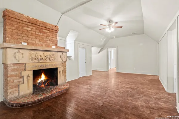 $1,195 | 1618 West Kings Highway, Unit 16201, San Antonio, TX 78201