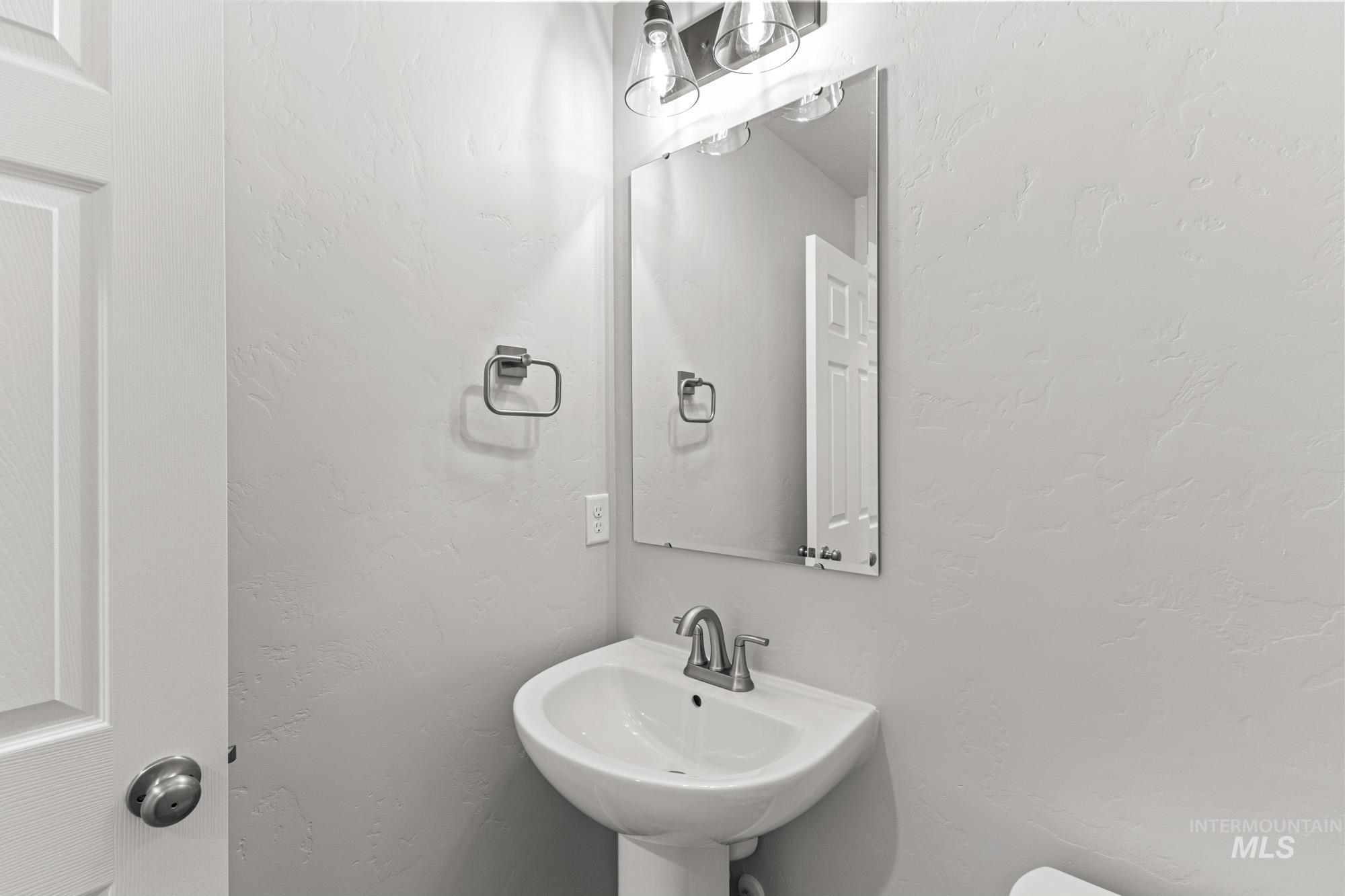 1436 Long Pond Street Middleton, ID 83644 - Photo 10 of 24 Bathroom with a textured wall